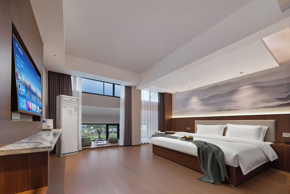 Superior Double Room, 1 King Bed, Non Smoking | Premium bedding, memory foam beds, desk, laptop workspace