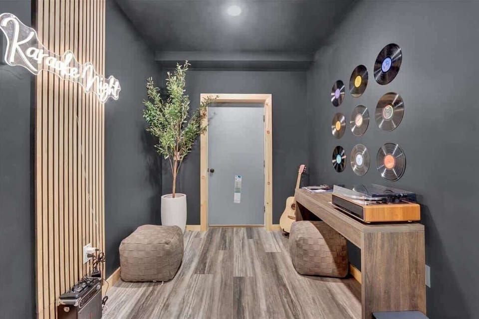 Stylish Entry & Record Area
Design-forward space that sets the tone for your stay.