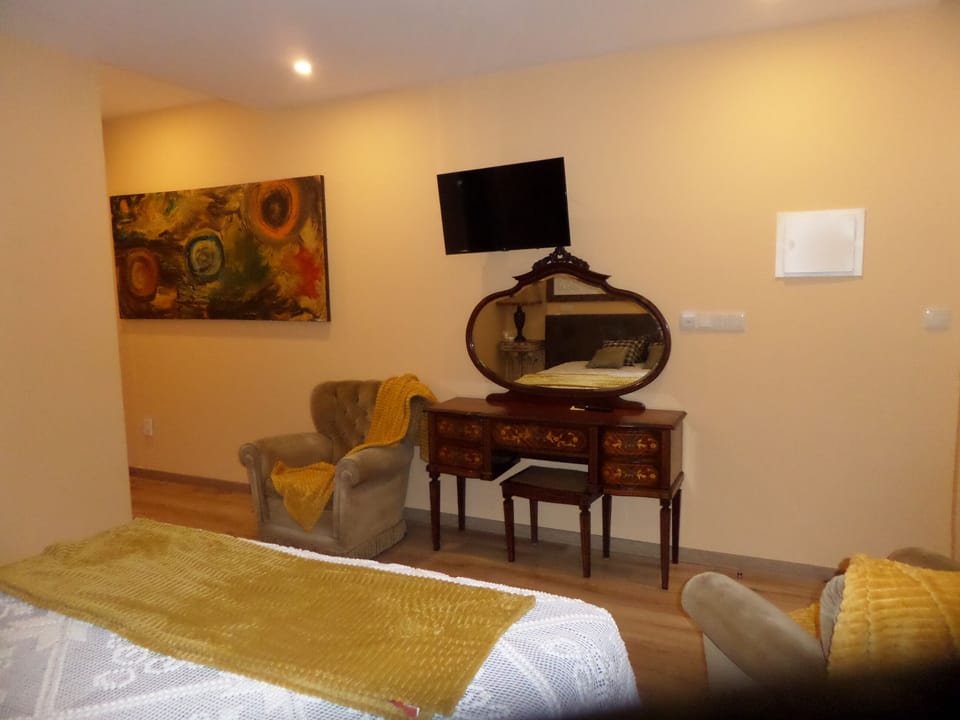 Comfort Double or Twin Room, Garden View | Laptop workspace, blackout drapes, soundproofing, iron/ironing board
