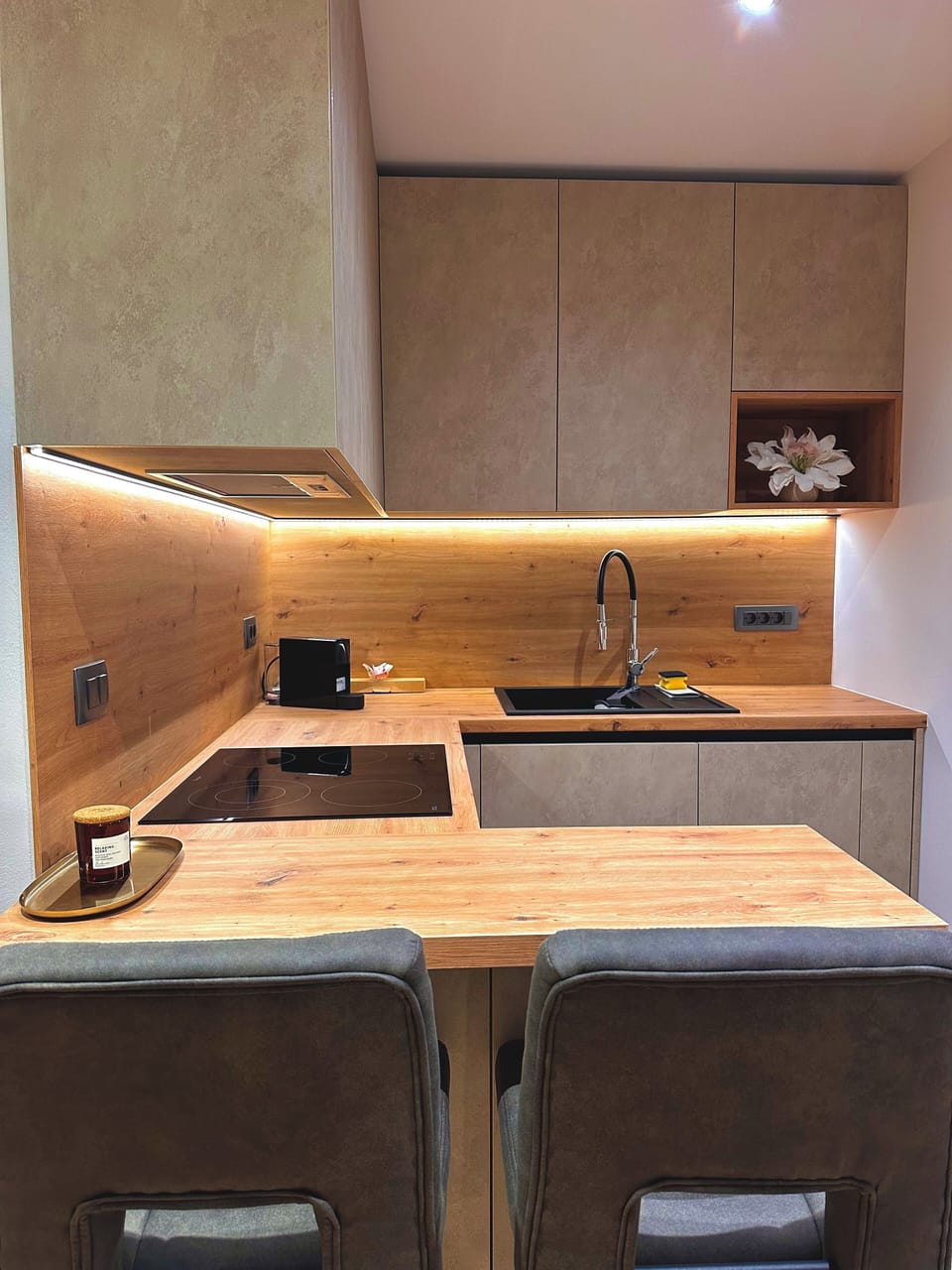 Apartment, 1 Double Bed, Non Smoking, Partial Sea View | Private kitchen