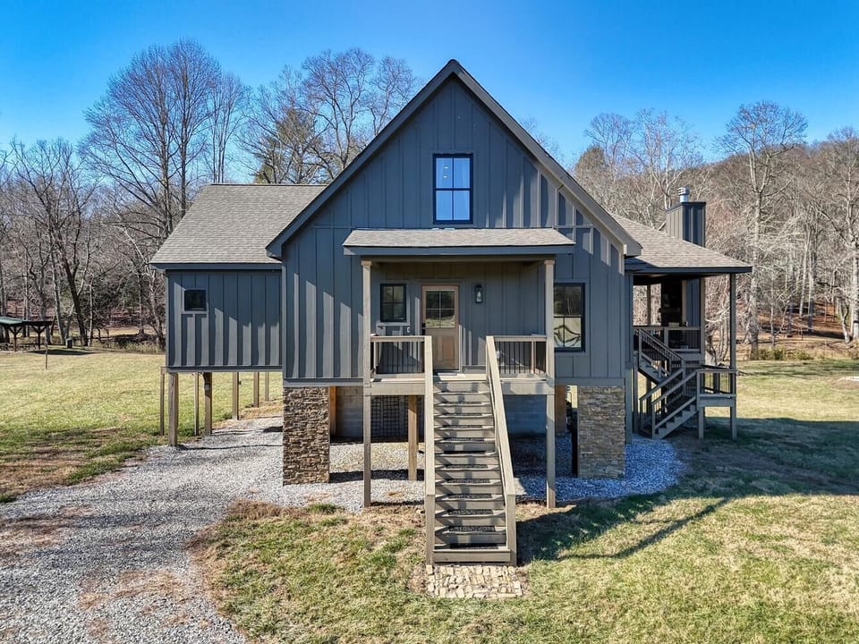 "The view, the space, and the atmosphere creates the perfect getaway!" -Heidi