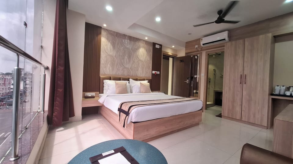 Executive Double Room, City View | Desk, free WiFi