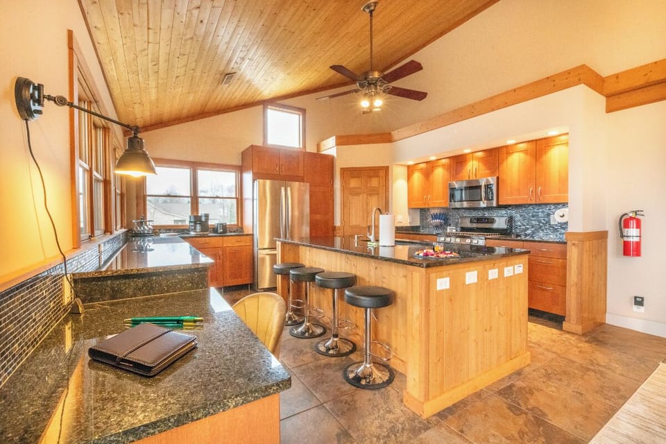 Kodak Moments' main level kitchen