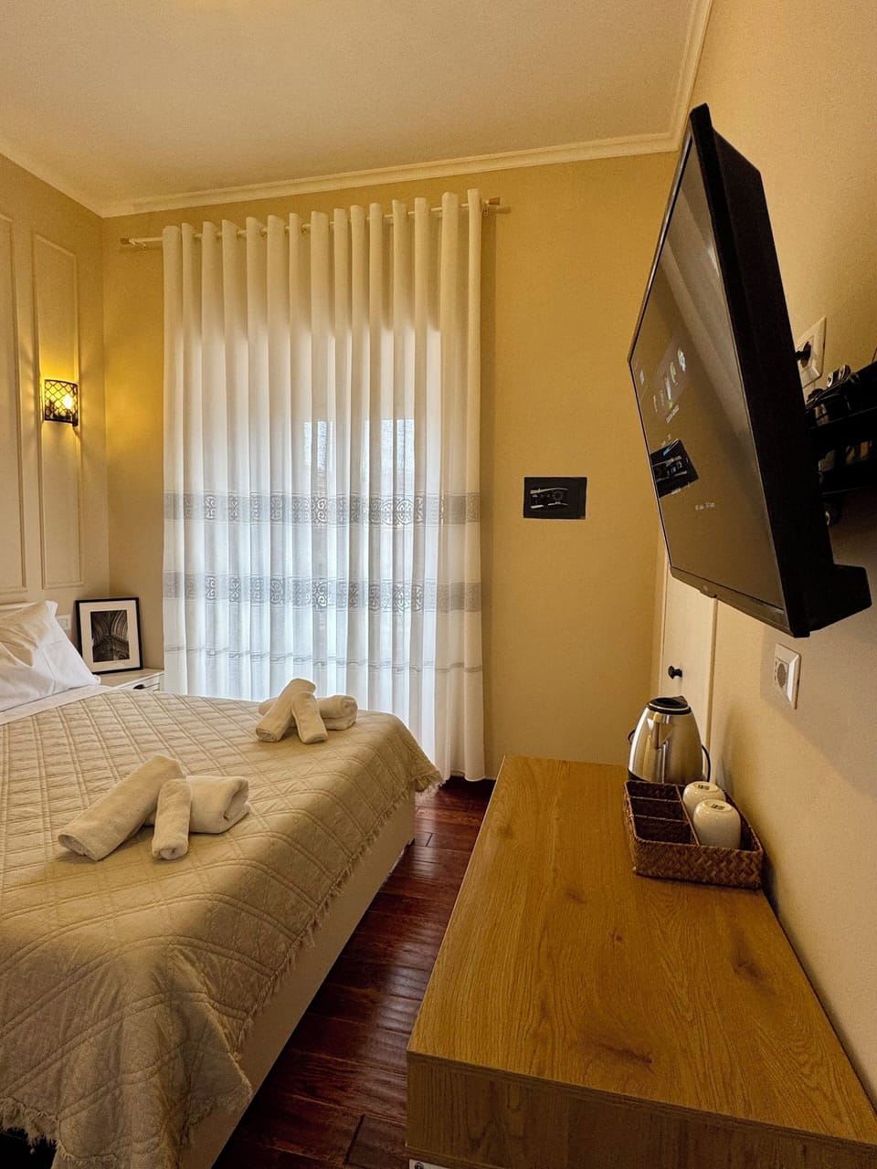 Triple Room, City View | Desk, free WiFi