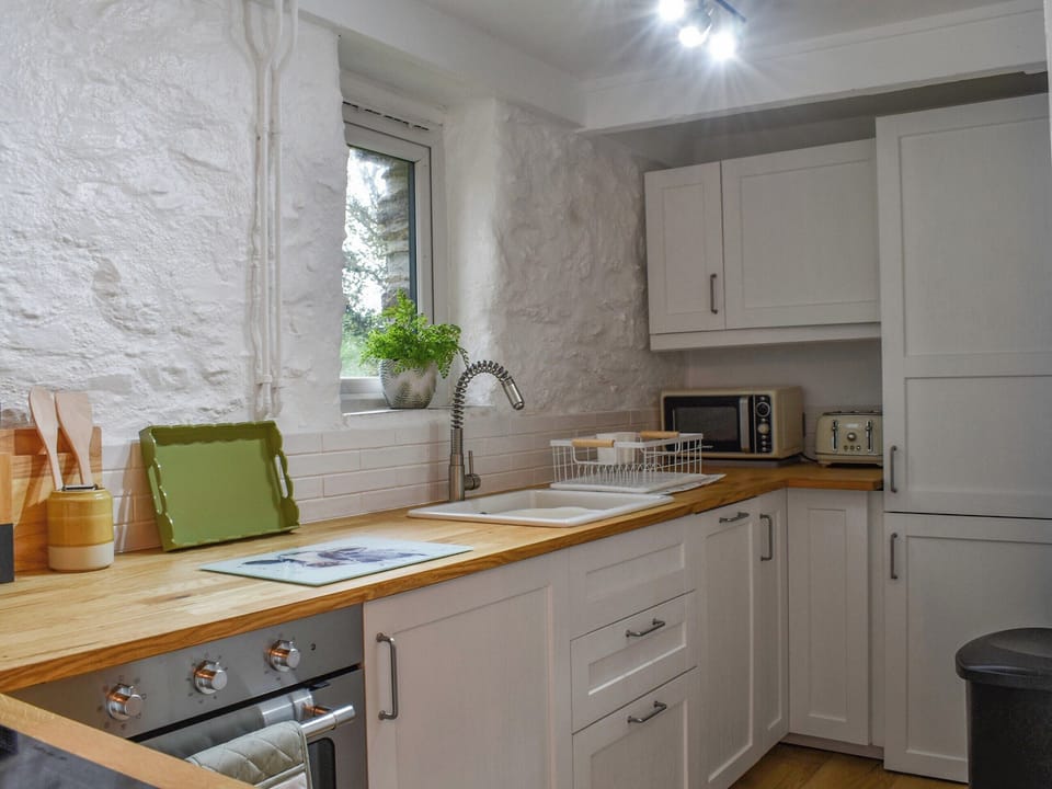 Kitchen | Byre Cottage, Fowey