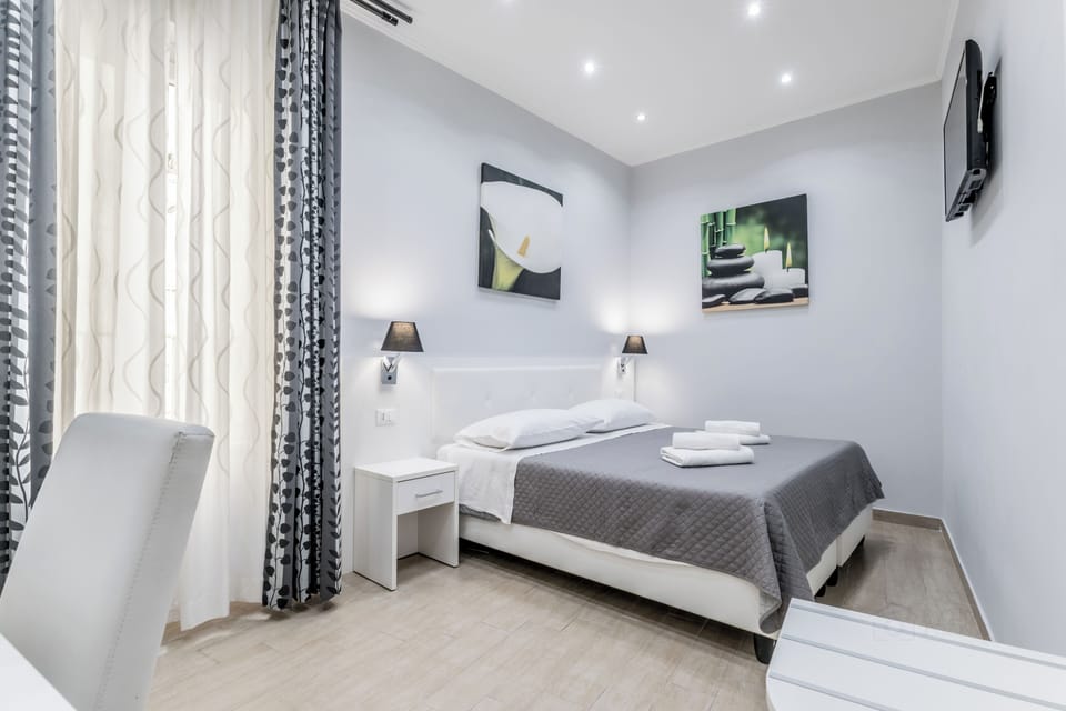 Standard Room, Non Smoking | In-room safe, iron/ironing board, free WiFi