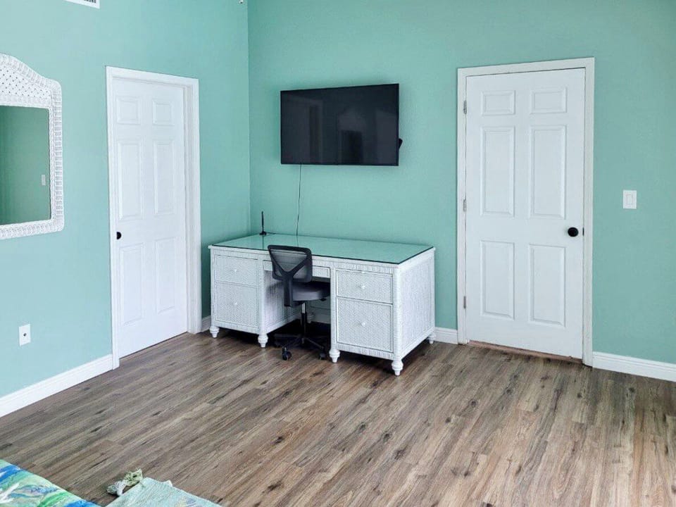Master Bedroom - working desk