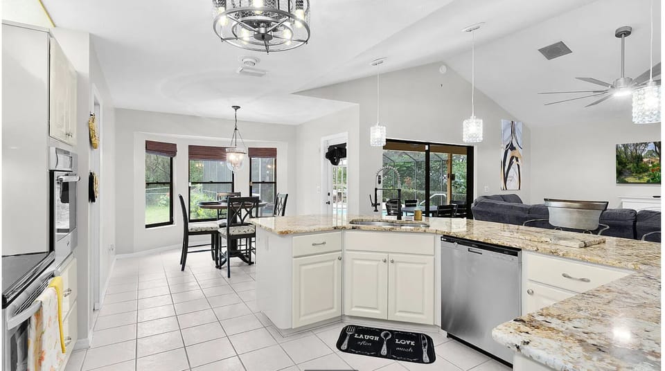 GOURMET KITCHEN