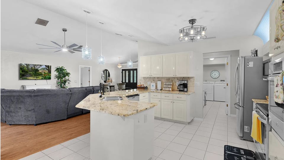 GOURMET KITCHEN