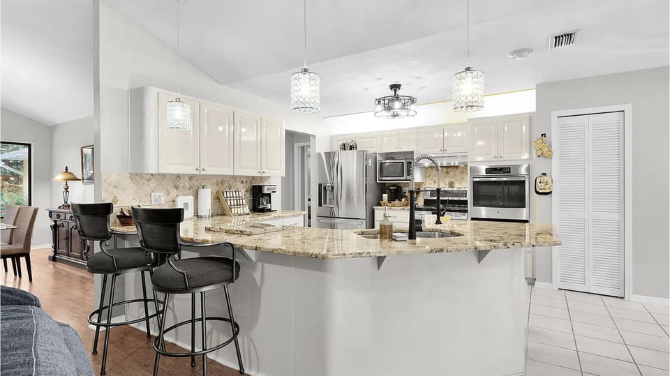GOURMET KITCHEN