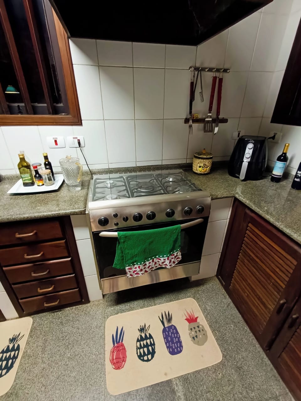 Full-size fridge, microwave, stovetop, cookware/dishes/utensils