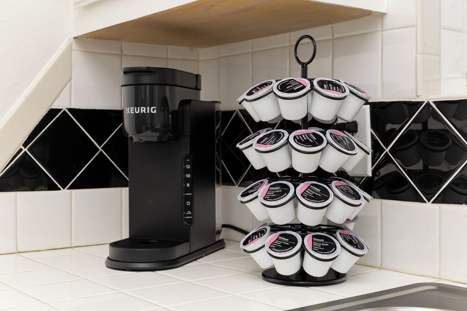 Coffee Maker with plenty of coffee pods