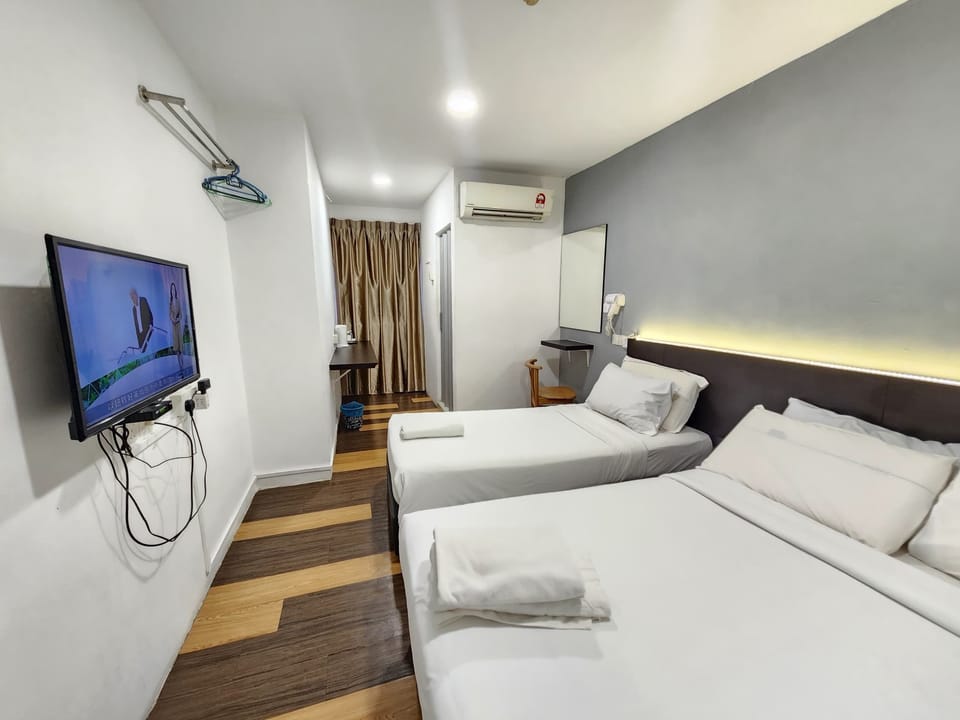 Standard Triple Room | Desk, free WiFi