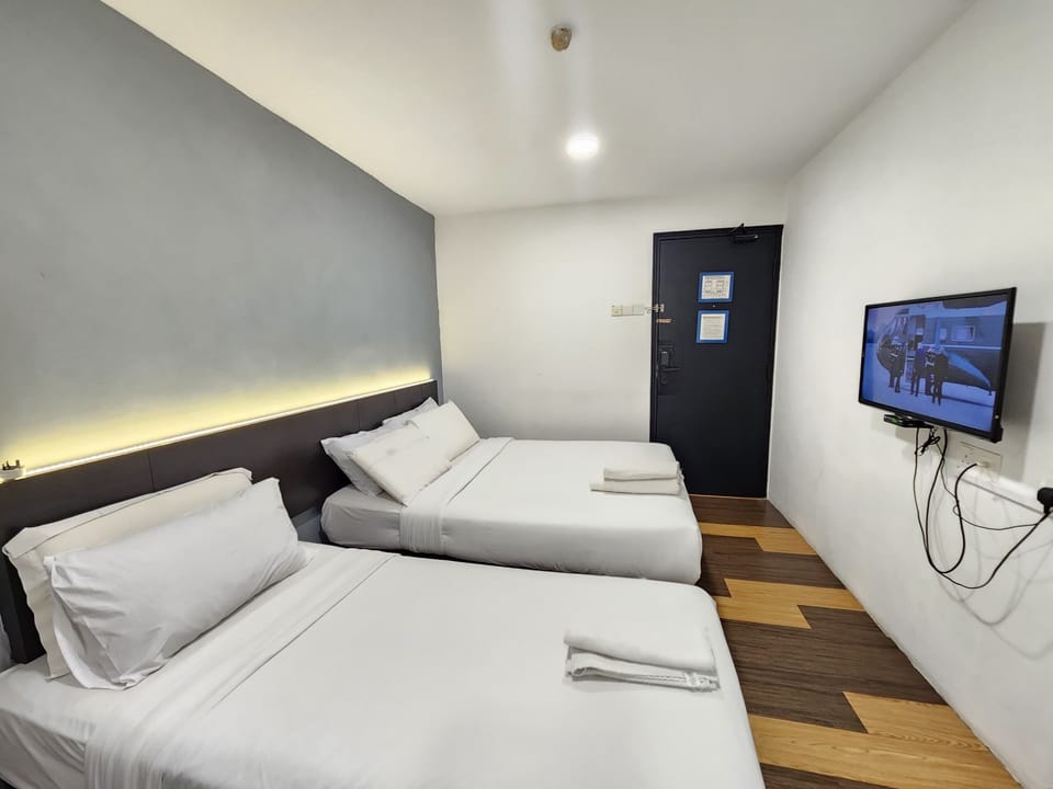 Standard Triple Room | Desk, free WiFi
