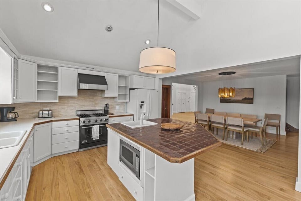 Mountain View Escape - 4BR home w/Stunning Vistas! (5047)