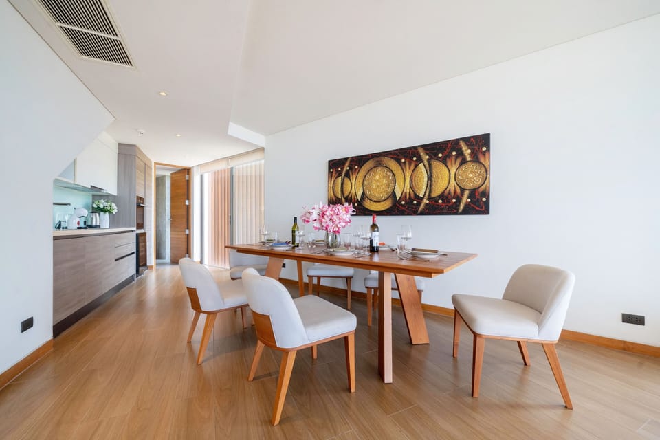 Luxury Condo, 2 Bedrooms, Balcony, Resort View | In-room dining