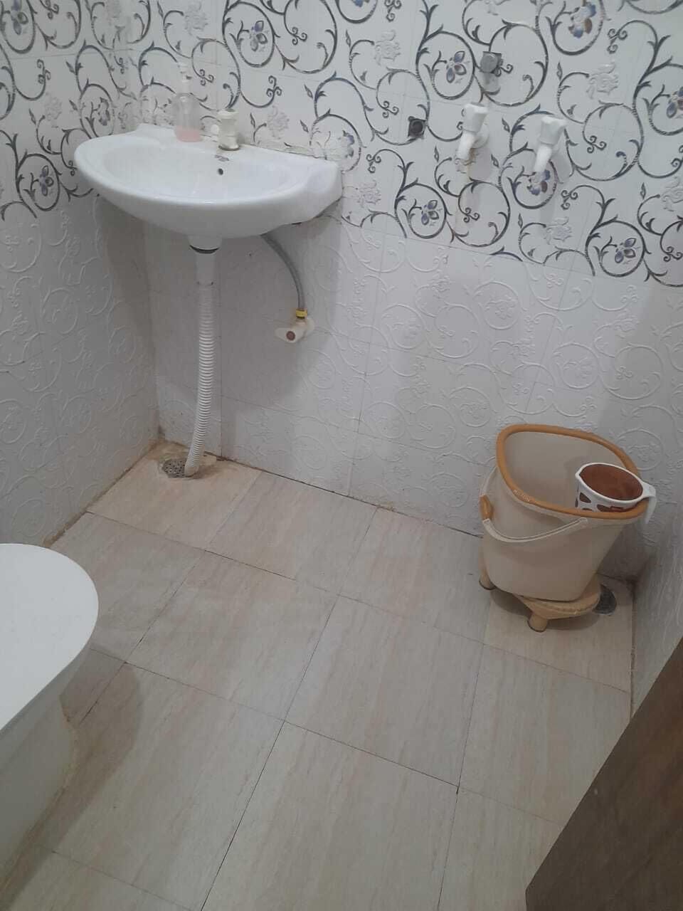 Classic Double Room | Bathroom | Combined shower/tub, soap