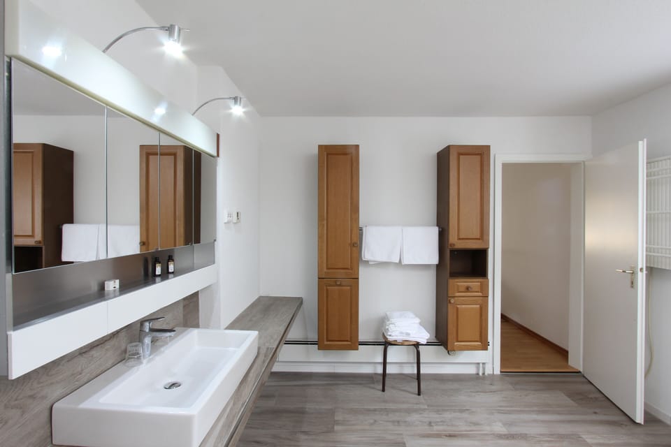 Junior Studio Suite, Valley View | Bathroom | Towels, soap, shampoo, toilet paper