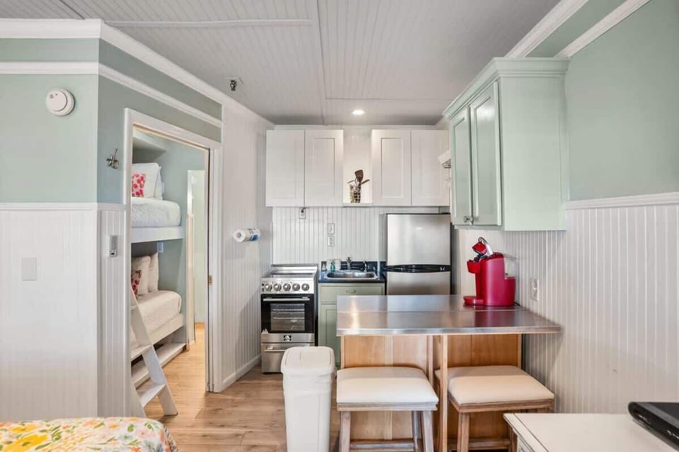 Dining/Kitchenette