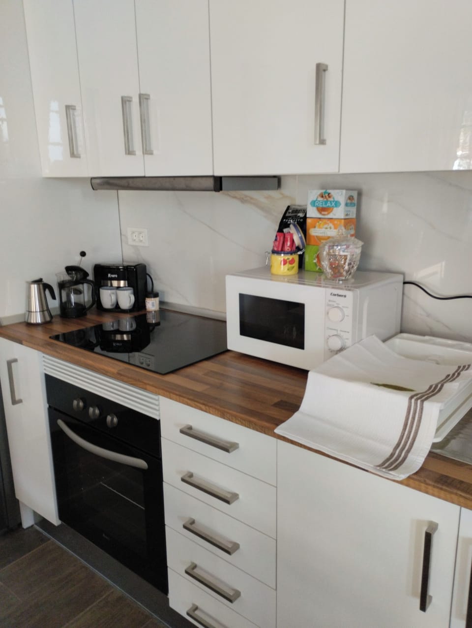 House | Private kitchen | Fridge, oven, stovetop, electric kettle