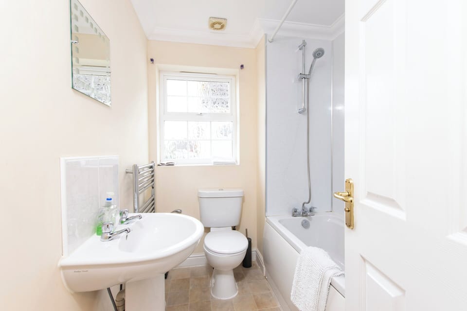 House | Bathroom | Shower, hair dryer, towels