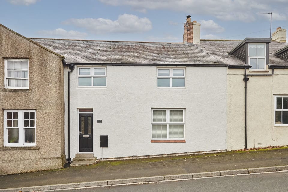 Cedar Cottage, Belford - Host & Stay