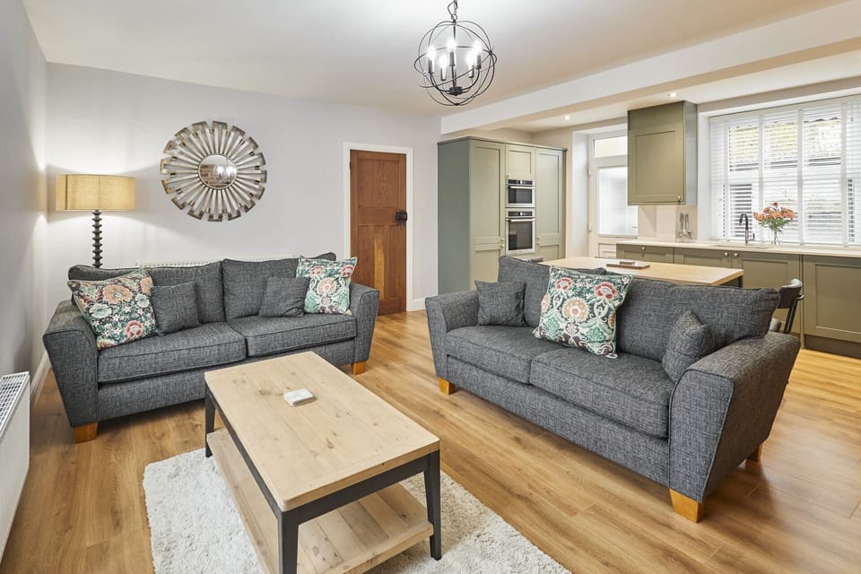 Cedar Cottage, Belford - Host & Stay