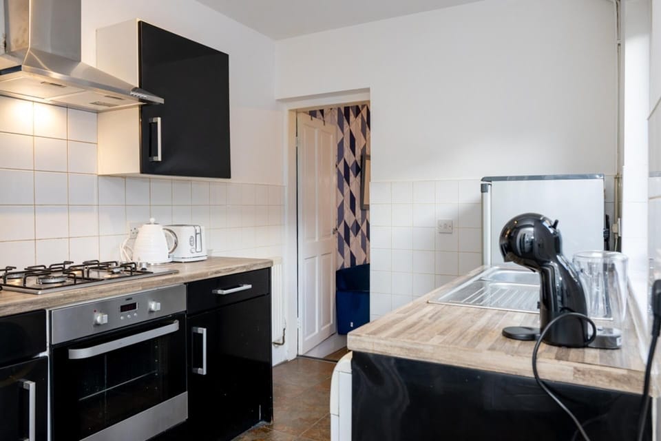 House | Private kitchen | Fridge, microwave, oven, stovetop