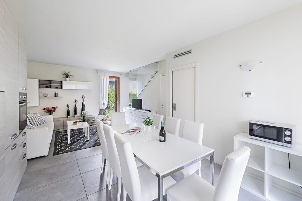 Basic Apartment | Living area | 35-cm TV with digital channels