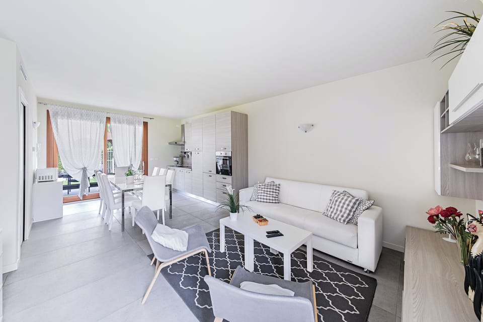Basic Apartment | Dining room