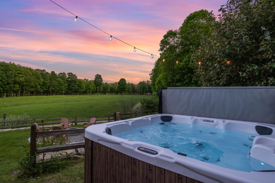 Outdoor spa tub