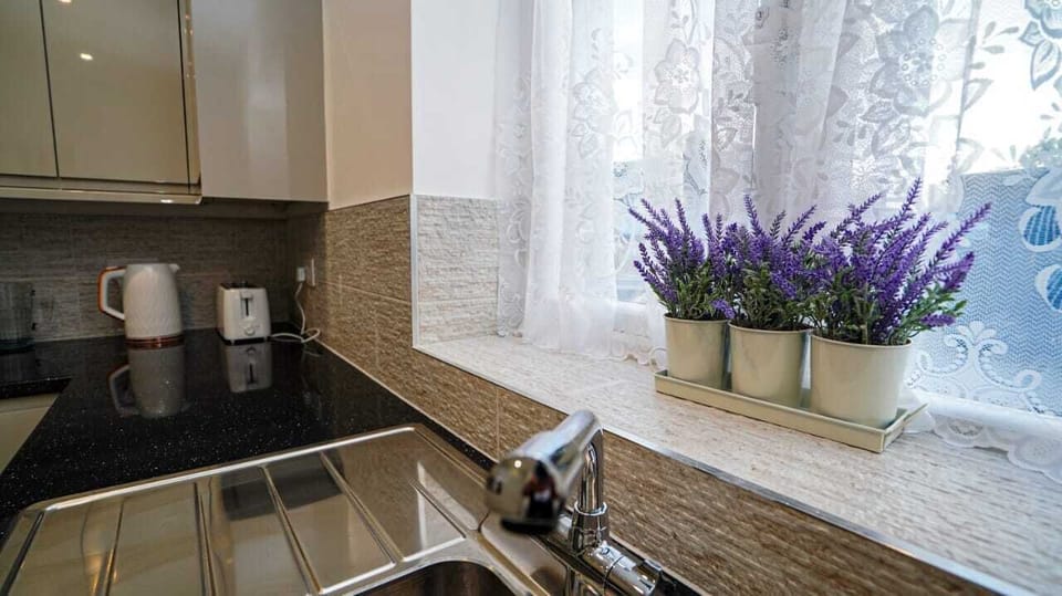 Luxury House, 4 Bedrooms, Non Smoking, Kitchen | Private kitchen