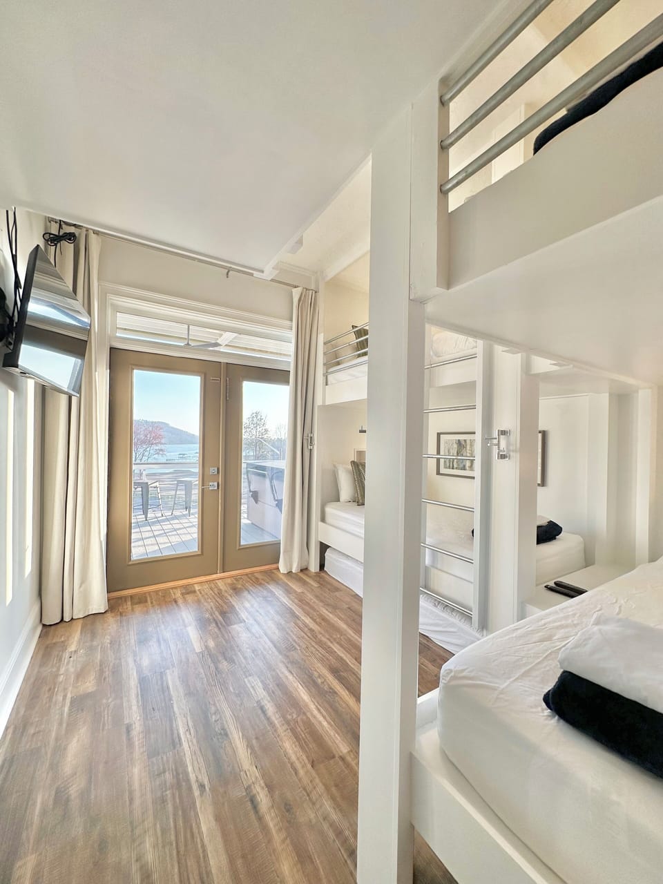 Lower Level Bunk Room has a smart tv & tons of cable channels.