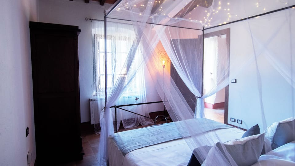 Luxury Suite, Park View | Blackout drapes, iron/ironing board, free WiFi