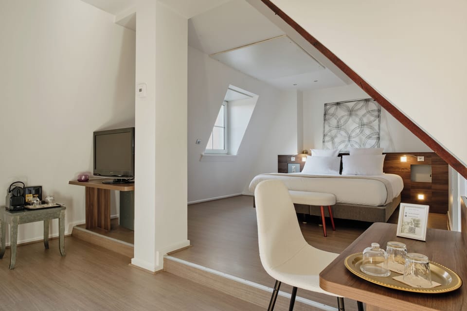 Junior Suite | Iron/ironing board, free cribs/infant beds, free WiFi, bed sheets