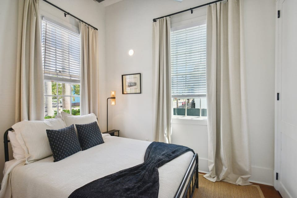 BR 3, queen bed, large closet, hangers, full length mirror, luggage rack