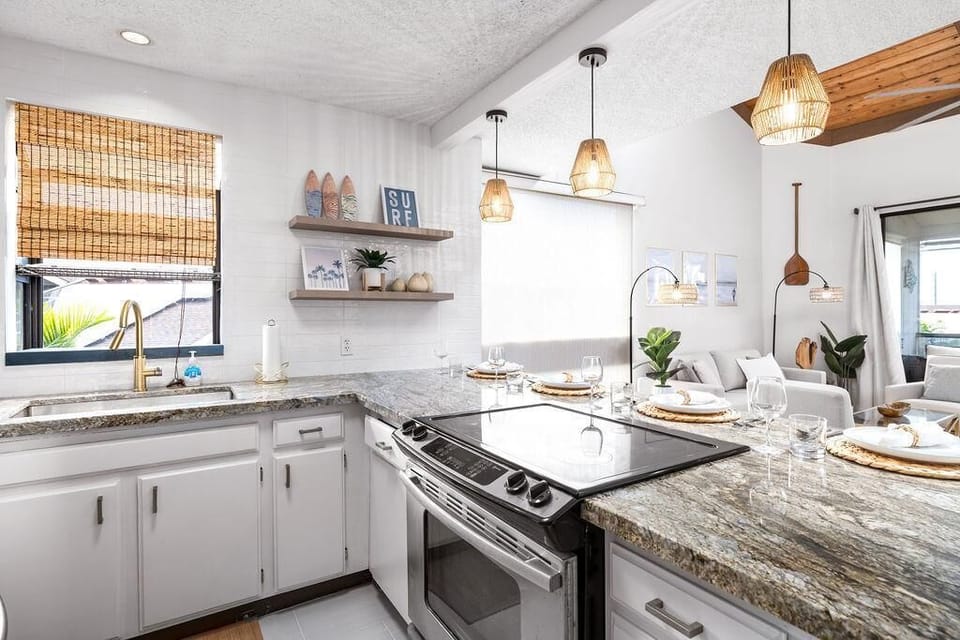 Condo, 2 Queen Beds (Kailua Bay Resort#4-306) | Private kitchen | Paper towels