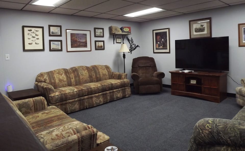 Large living room with 55" WIFI TV