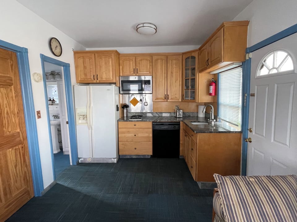 Full kitchen