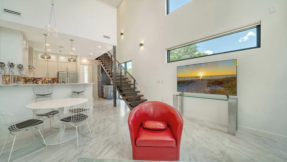 Vaulted 20-Foot Ceilings