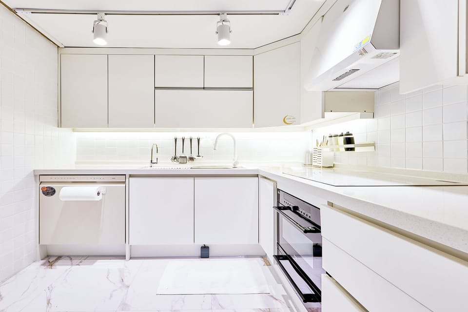 Electric kettle, toaster