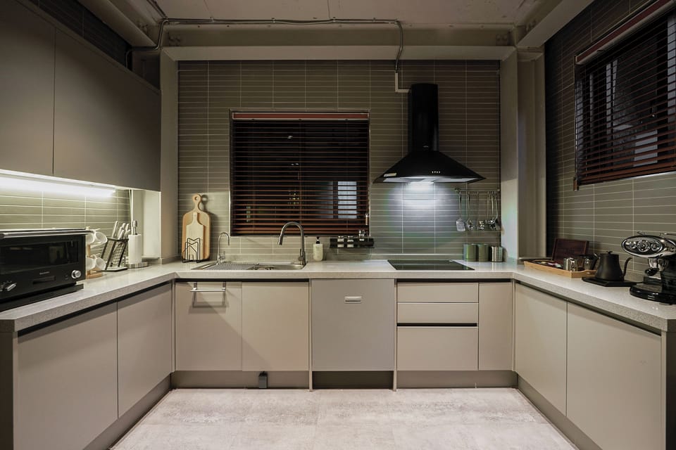 Electric kettle, toaster