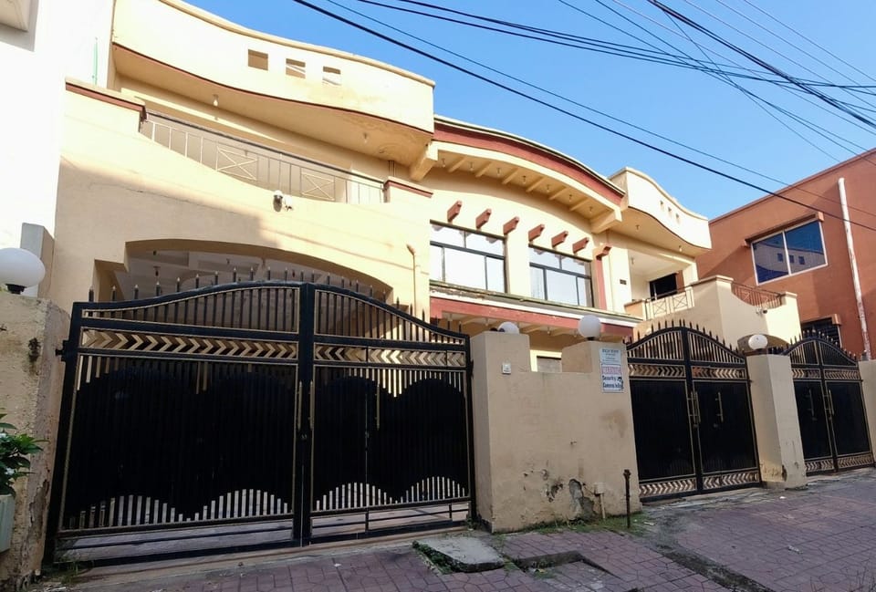 Room-room - Cozy Guest Room in Heart of Bed and Breakfast in Islamabad