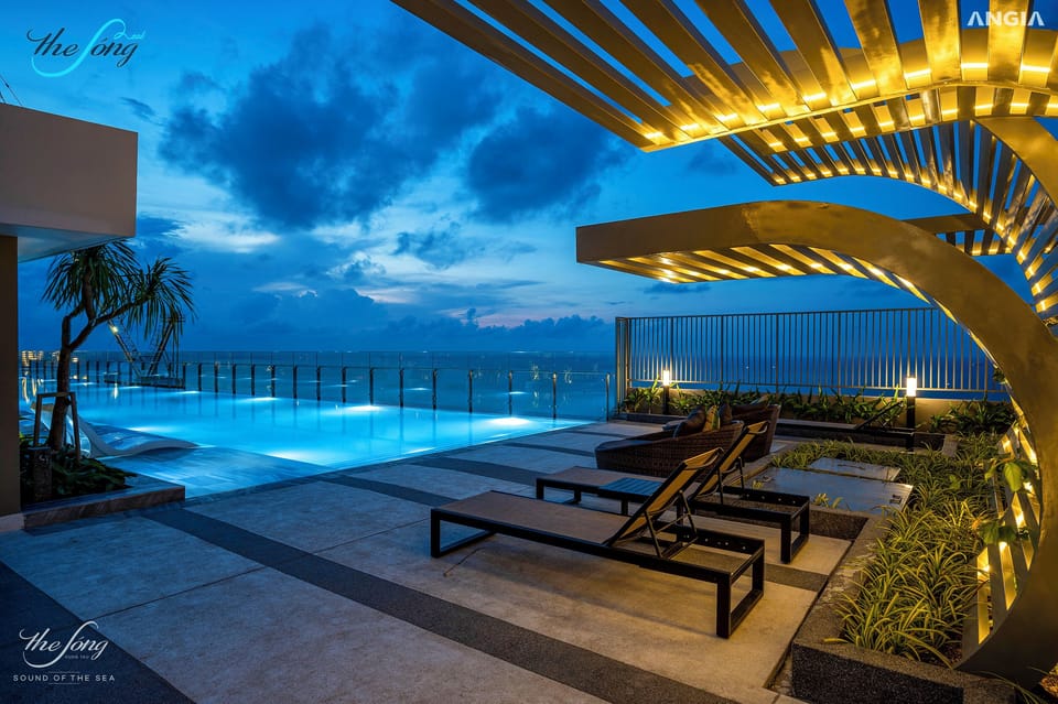 Rooftop pool