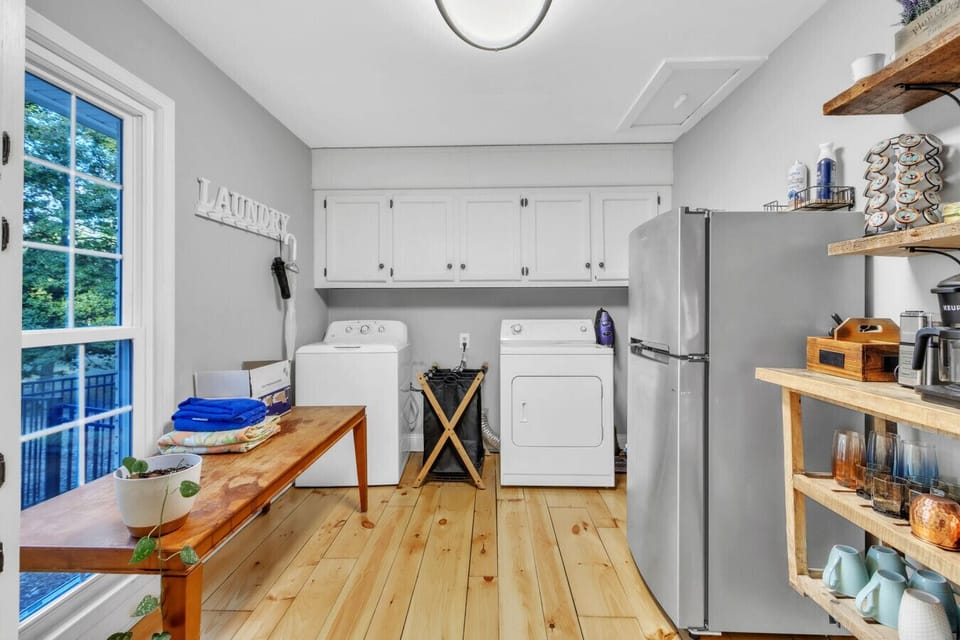 Free washer & dryer available with local family-owned & homemade NOOD CLEAN skin-sensitive laundry detergent provided. Extra cleaning supplies include mop, Swiffer, vacuum, broom & duster