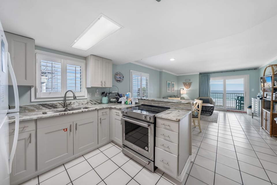 Signature Condo, 2 Bedrooms, Beach View | Private kitchen | Fridge, microwave, oven, stovetop