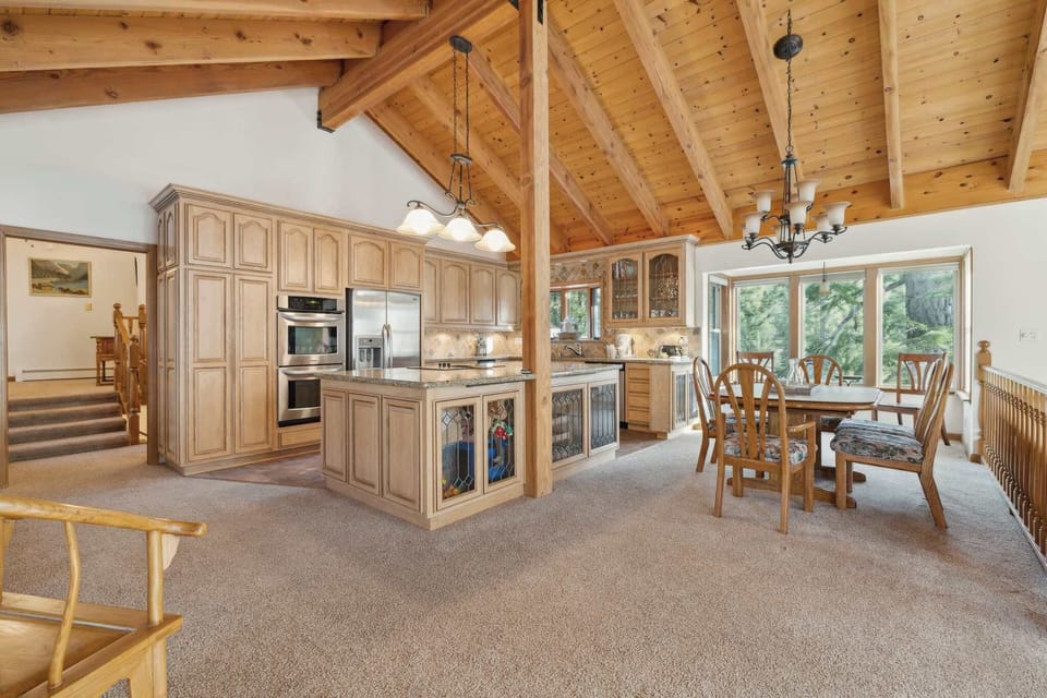Dining room/Open kitchen