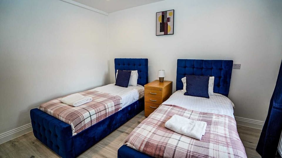 Luxury House, 4 Bedrooms, Non Smoking, Kitchen | 4 bedrooms, iron/ironing board, free WiFi