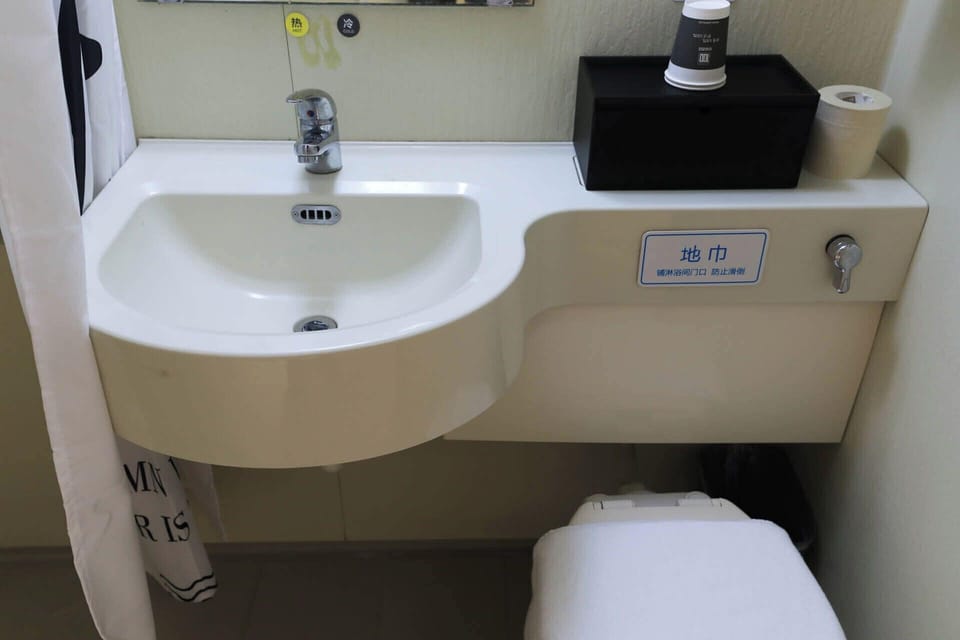 Basic Single Room | Bathroom