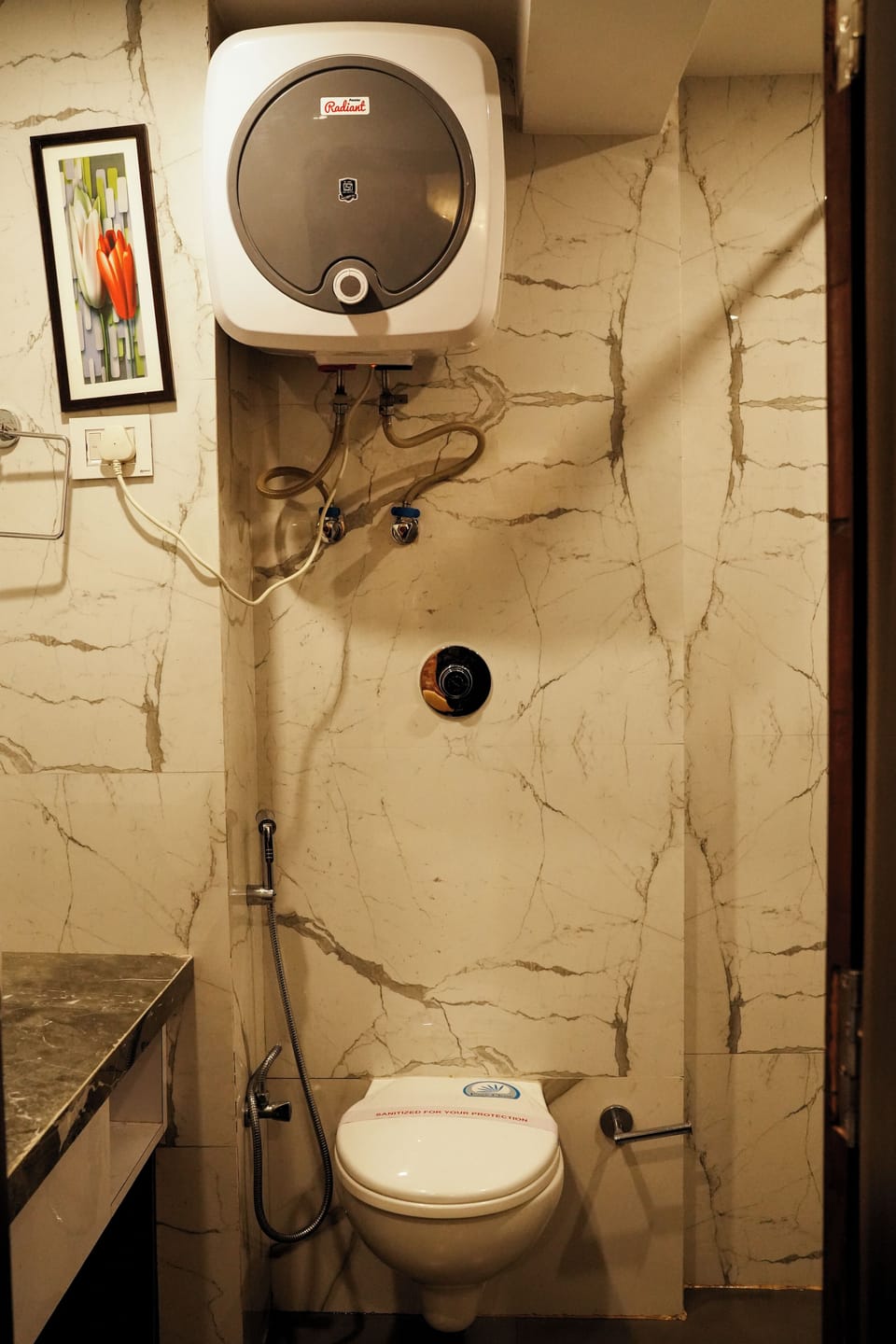 Deluxe Double Room, Garden View | Bathroom | Shower, free toiletries, hair dryer, slippers